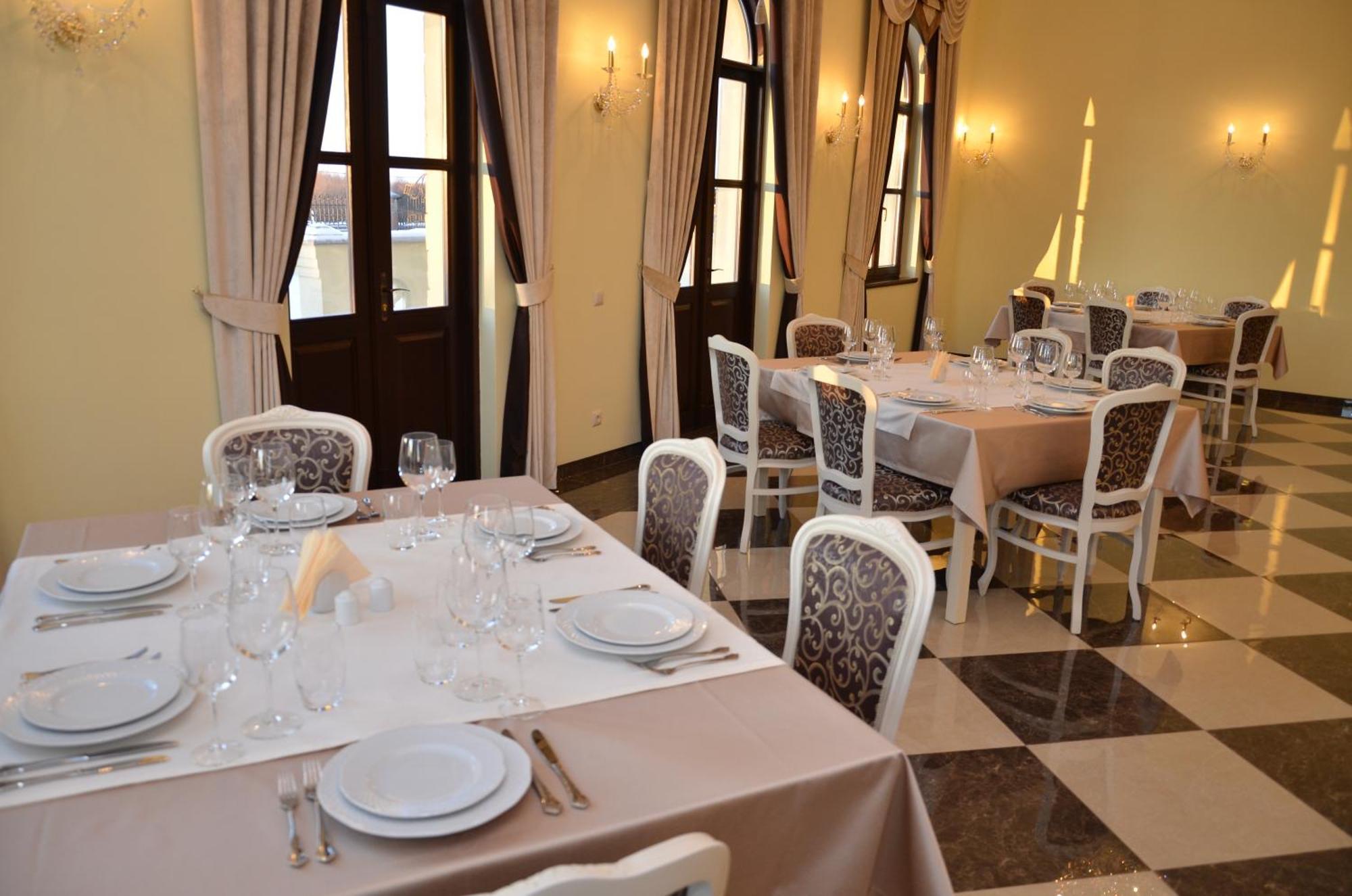 Chateau Royal Hotel Berezovka  المظهر الخارجي الصورة