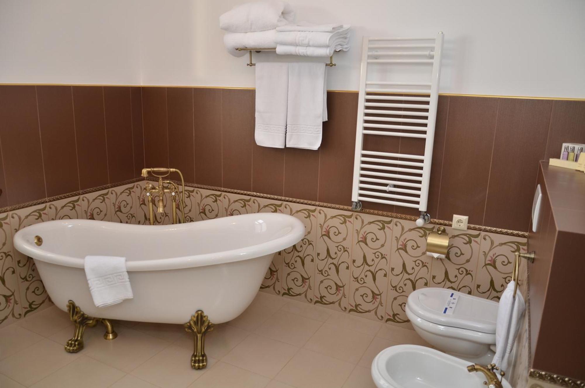 Chateau Royal Hotel Berezovka  المظهر الخارجي الصورة