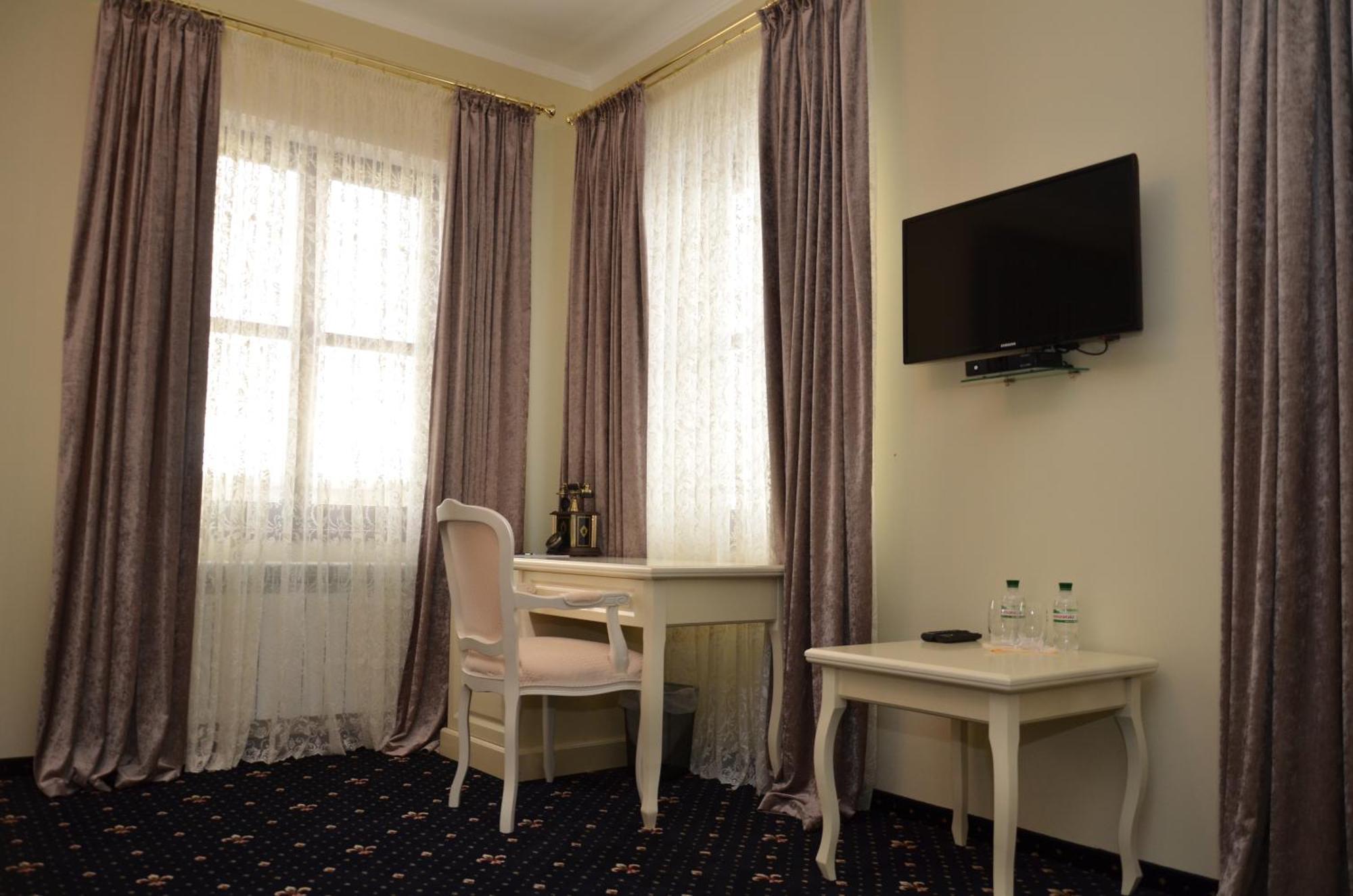 Chateau Royal Hotel Berezovka  المظهر الخارجي الصورة